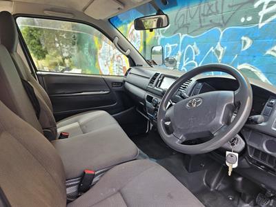 2015 Toyota Hiace - Thumbnail