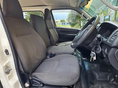 2015 Toyota Hiace - Thumbnail