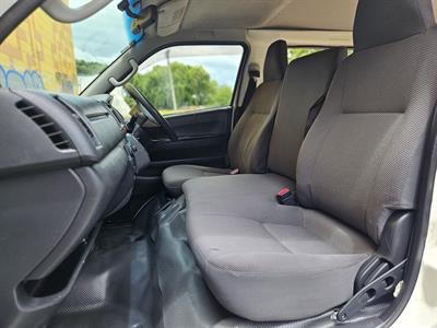 2015 Toyota Hiace - Thumbnail