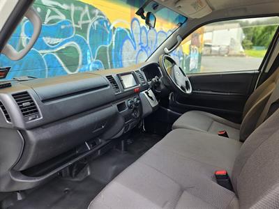 2015 Toyota Hiace - Thumbnail