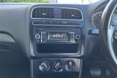 2011 Volkswagen POLO - Thumbnail