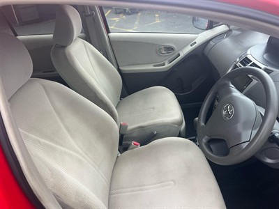 2010 Toyota Vitz - Thumbnail