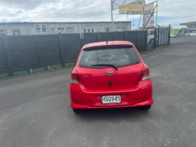 2010 Toyota Vitz - Thumbnail