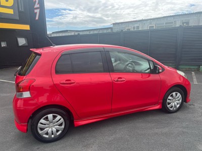 2010 Toyota Vitz - Thumbnail