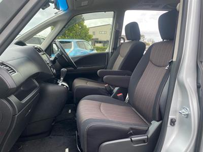 2015 Nissan SERENA - Thumbnail