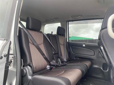 2015 Nissan SERENA - Thumbnail