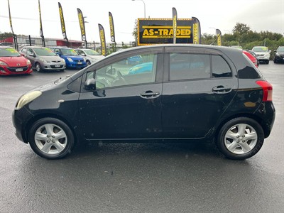 2005 Toyota Vitz - Thumbnail
