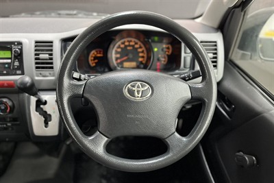 2010 Toyota Hiace - Thumbnail