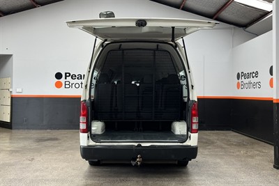 2010 Toyota Hiace - Thumbnail