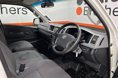 2010 Toyota Hiace - Thumbnail
