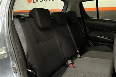2015 Suzuki Swift - Thumbnail