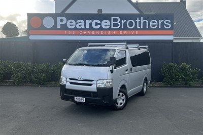2015 Toyota Hiace - Thumbnail