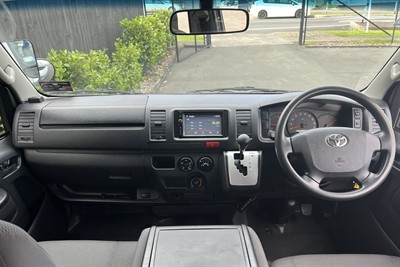 2015 Toyota Hiace - Thumbnail
