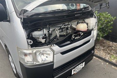 2015 Toyota Hiace - Thumbnail