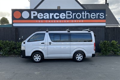 2015 Toyota Hiace - Thumbnail