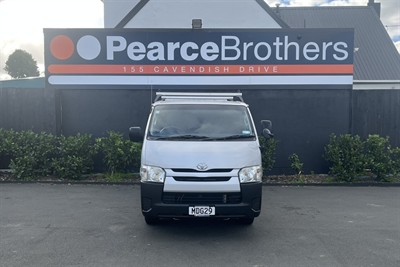 2015 Toyota Hiace - Thumbnail