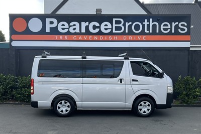 2015 Toyota Hiace - Thumbnail