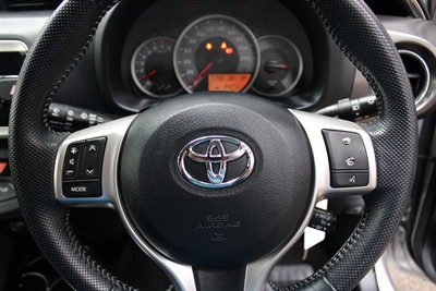 2014 Toyota YARIS - Thumbnail