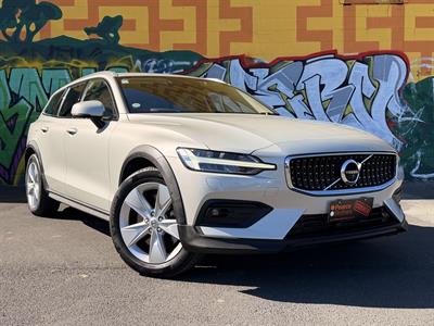 2019 Volvo V60 - Thumbnail