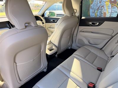 2019 Volvo V60 - Thumbnail