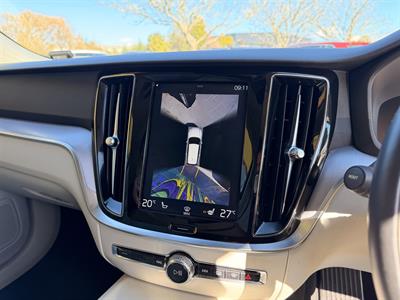 2019 Volvo V60 - Thumbnail