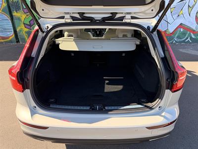 2019 Volvo V60 - Thumbnail