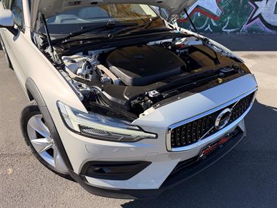 2019 Volvo V60 - Thumbnail