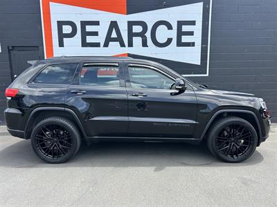 2017 Jeep Grand Cherokee - Thumbnail