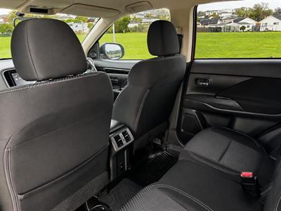 2020 Mitsubishi Outlander - Thumbnail
