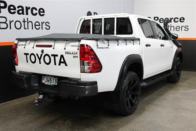 2022 Toyota Hilux - Thumbnail