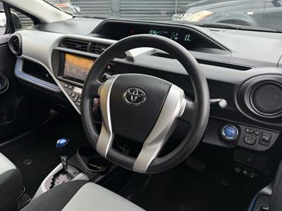 2015 Toyota Aqua - Thumbnail