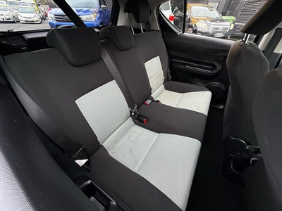2015 Toyota Aqua - Thumbnail