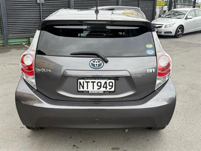 2015 Toyota Aqua - Thumbnail