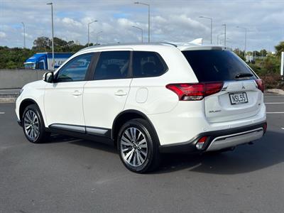 2021 Mitsubishi Outlander - Thumbnail