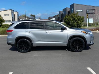 2017 Toyota Highlander - Thumbnail