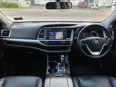 2017 Toyota Highlander - Thumbnail