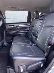 2017 Toyota Highlander - Thumbnail