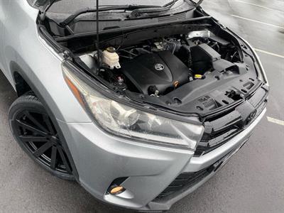 2017 Toyota Highlander - Thumbnail