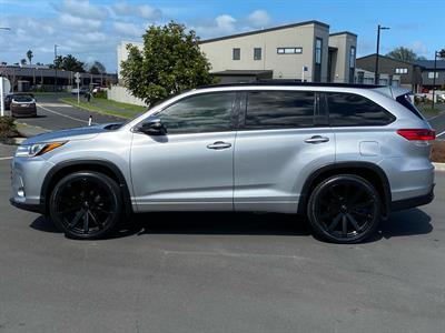 2017 Toyota Highlander - Thumbnail