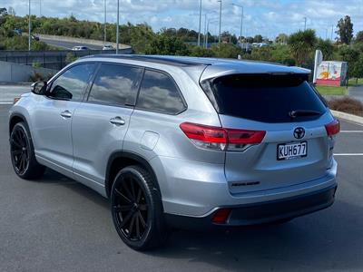 2017 Toyota Highlander - Thumbnail