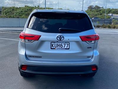 2017 Toyota Highlander - Thumbnail