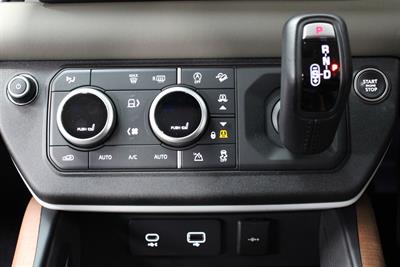 2023 Land Rover Defender - Thumbnail