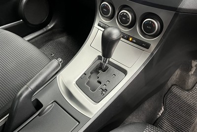 2012 Mazda Axela - Thumbnail