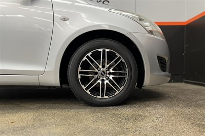 2012 Suzuki Swift - Thumbnail