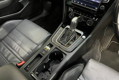 2017 Volkswagen Passat - Thumbnail