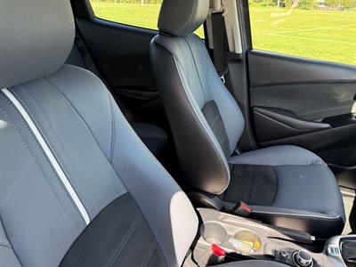 2022 Mazda 2 - Thumbnail