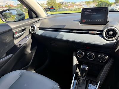 2022 Mazda 2 - Thumbnail