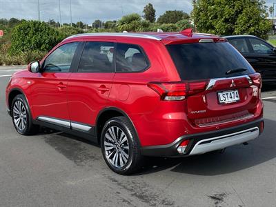 2018 Mitsubishi Outlander - Thumbnail