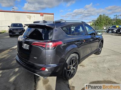 2017 Toyota RAV4 - Thumbnail
