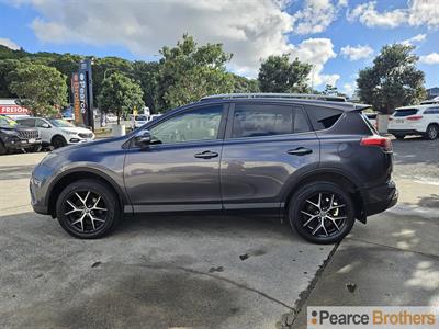 2017 Toyota RAV4 - Thumbnail